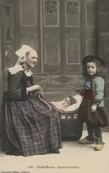 Kinder mit ihrer Großmutter